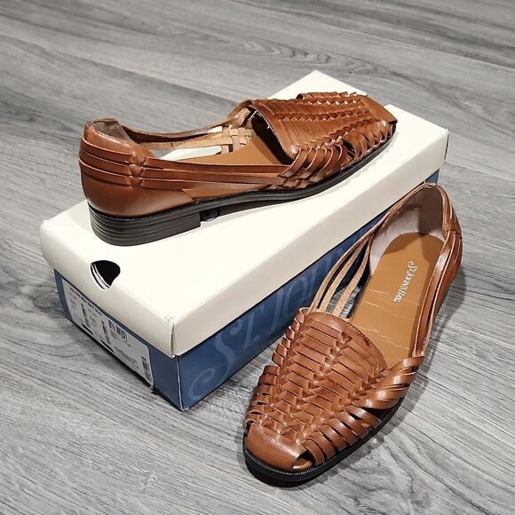 NIB ST JOHNS BAY Lily Sand Leather Huachuca Sandals - Picture 1 of 6